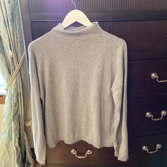 Micheal Kors Grey Sweater Size Large - Picture 7 of 7